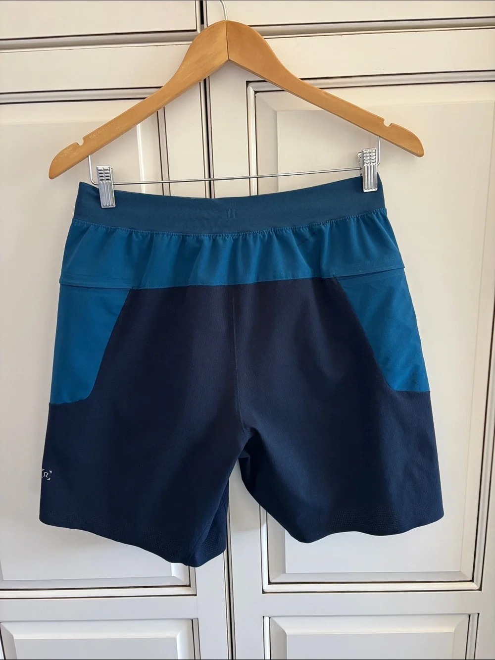 Lululemon License To Train Blue Two Toned Lined Performance Shorts Mens Medium